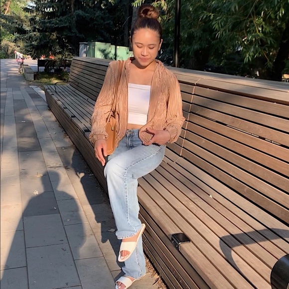 Meet Your Posher, Juliana - Picture 1 of 2